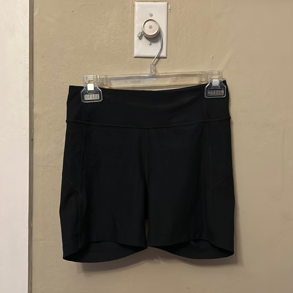 Outdoor Voices Warmup Short 5” size Small